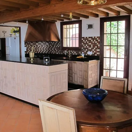 Villa 4 Chambres Vue Mer Et Piscine Dans Au Calme Sur Les Hauteur