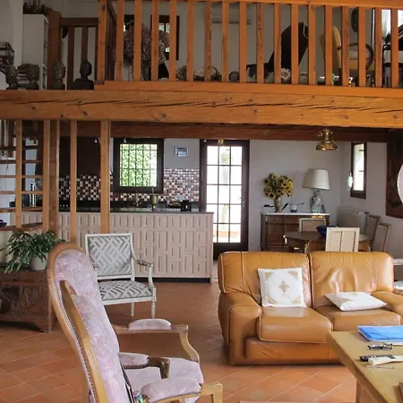 Villa 4 Chambres Vue Mer Et Piscine Dans Au Calme Sur Les Hauteur *